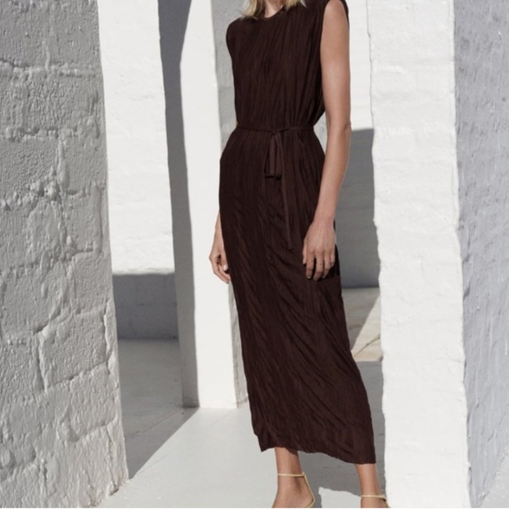 NWT ZARA SLEEVELESS WRINKLE LOOK MIDI DRESS